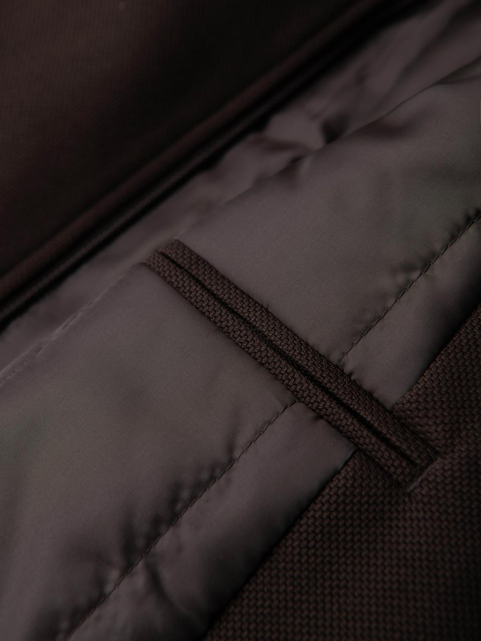 Strukturalny dopasowany płaszcz męski z wysokim kołnierzem – ciemnobrązowy V5 OM-COWC-0136