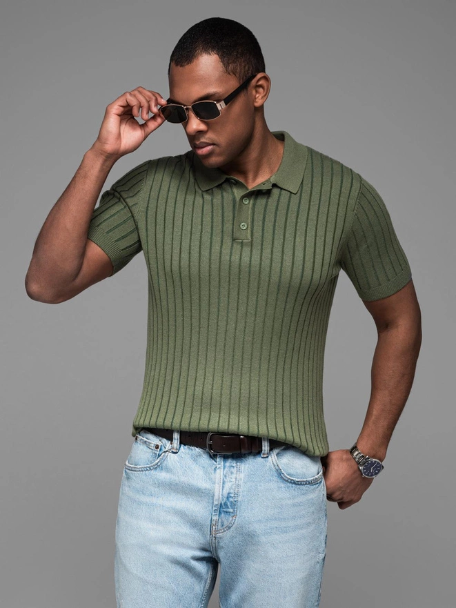 Męska koszulka polo z wiskozą SLIM FIT w pionowy prążek – oliwkowa V4 OM-POSS-0143