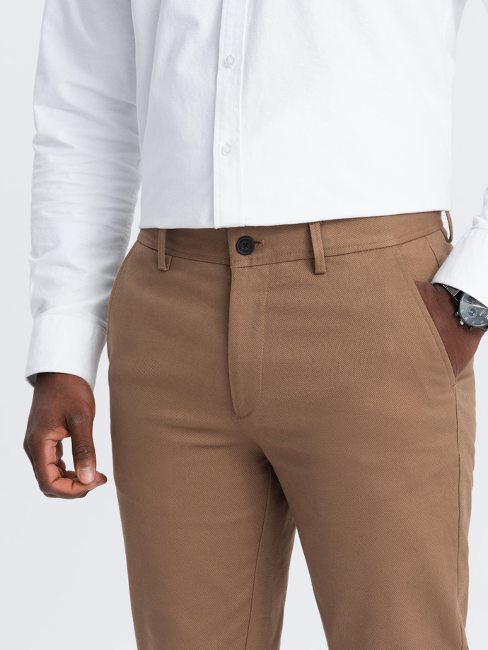 Spodnie męskie chino SLIM FIT z delikatną teksturą - brązowe V2 OM-PACP-0190