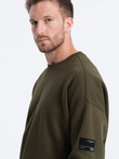 Bluza męska OVERSIZE z imitacją koszulki - oliwkowa V4 OM-SSNZ-0126