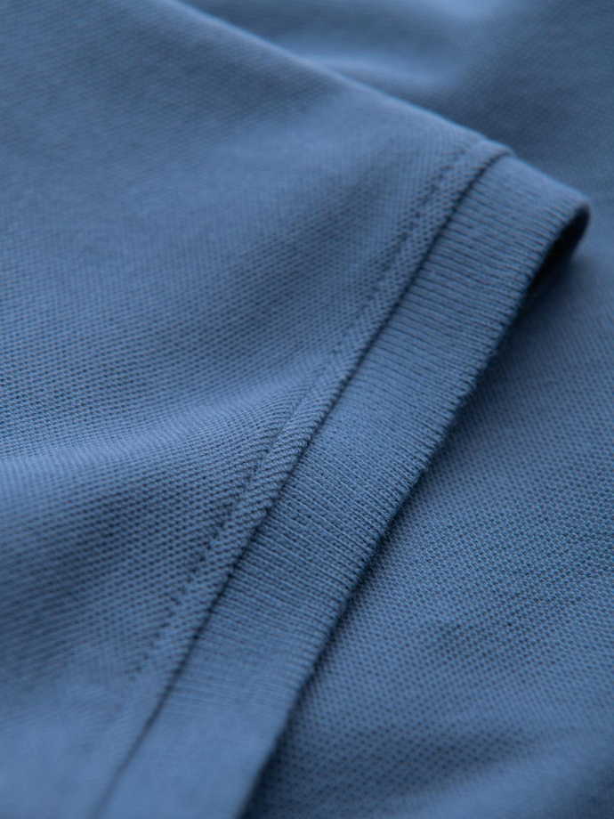 Jednokolorowa koszulka polo męska BASIC z dzianiny pique - niebieska V16 OM-POBS-0100