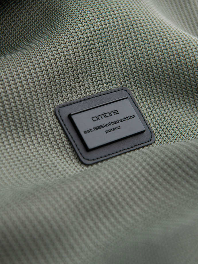 Męska kurtka z wysokim kołnierzem i polarowym wnętrzem – khaki V3 OM-JANP-0154