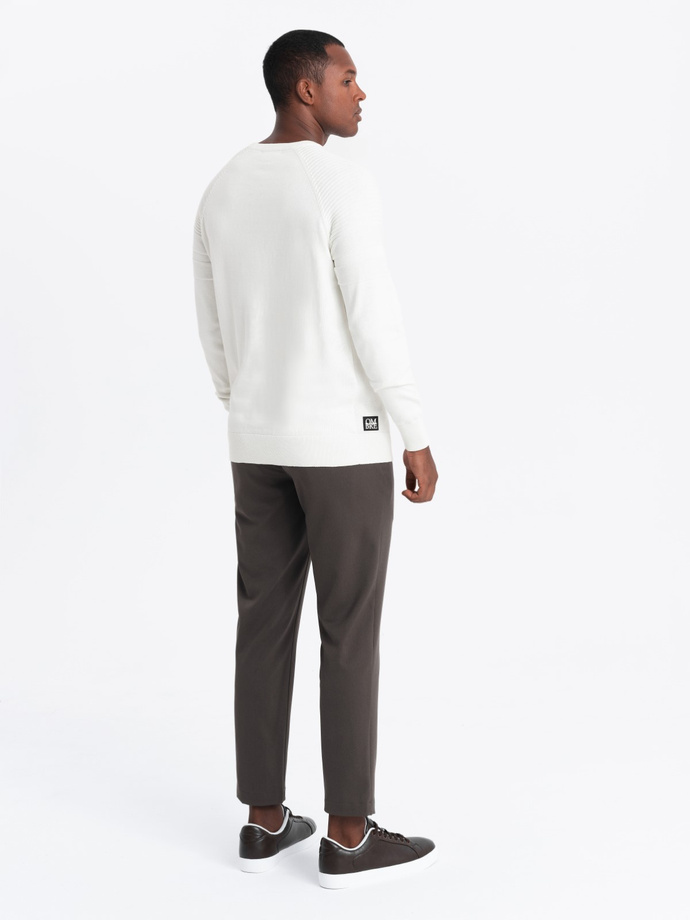 Sweter męski raglan z prążkowanymi rękawami – biały V1 OM-SWSW-0144