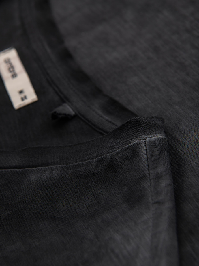 Męski bawełniany t-shirt V-neck z dzianiny z efektem sprania - czarny V6 OM-TSWT-0242