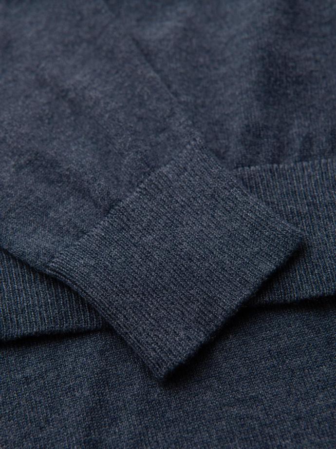 Sweter klasyczny męski z wiskozą BASIC z okrągłym dekoltem – granatowy melanż V16 OM-SWBS-0106