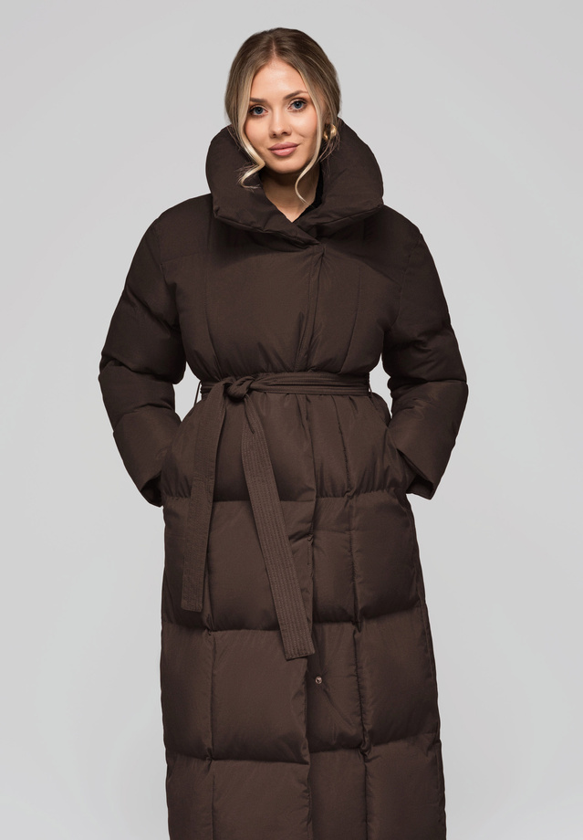 Kurtka damska pikowana długa z paskiem OW-JALJ-0104 v4 - brown