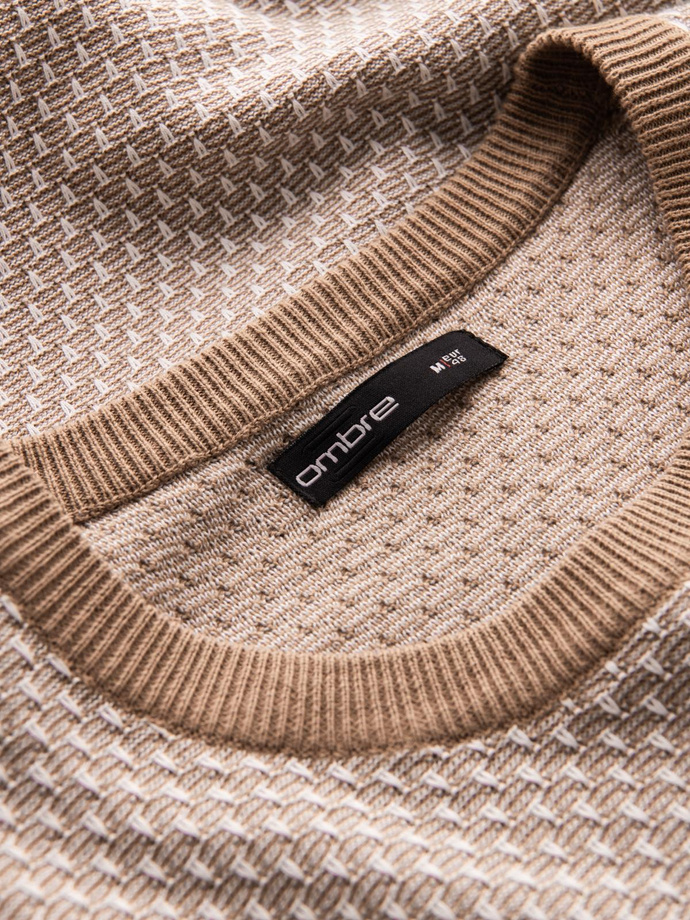 Sweter męski dzianinowy RELAXED FIT we wzory – jasnobrązowy V3 OM-SWSW-0111