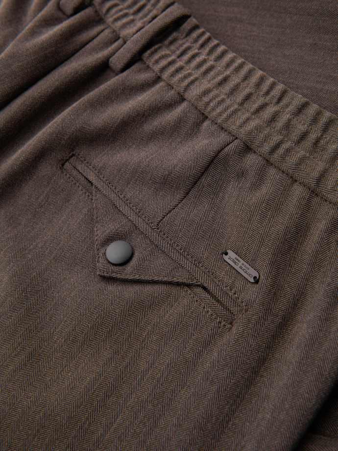 Spodnie męskie chino z gumką w pasie SLIM FIT - czekoladowe V2 OM-PACP-0158
