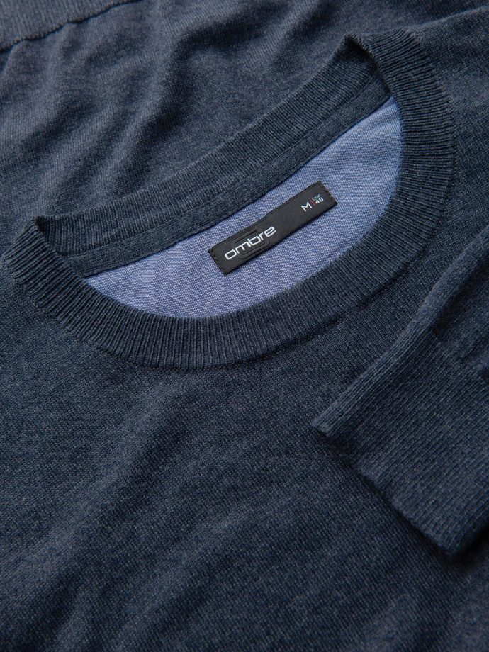 Sweter klasyczny męski z wiskozą BASIC z okrągłym dekoltem – granatowy melanż V16 OM-SWBS-0106