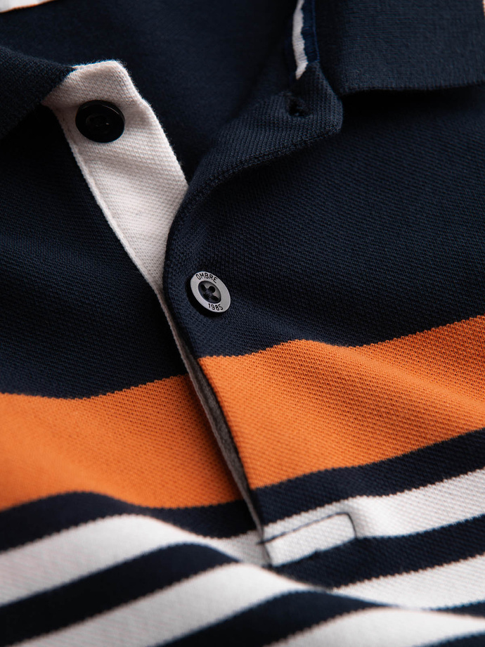 Dopasowana koszulka męska polo z dwukolorowymi pasami – granatowa V1 OM-POSS-0127