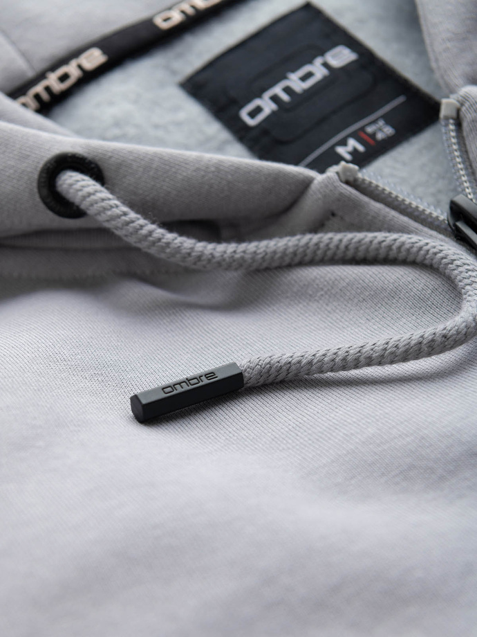 Męska rozpinana bluza dresowa z kapturem i naszywką – szara V1 OM-SSZP-0140