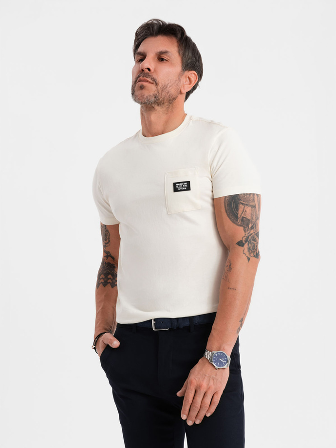 Męski casualowy t-shirt z naszywką na kieszeni – kremowy V8 OM-TSCT-0109