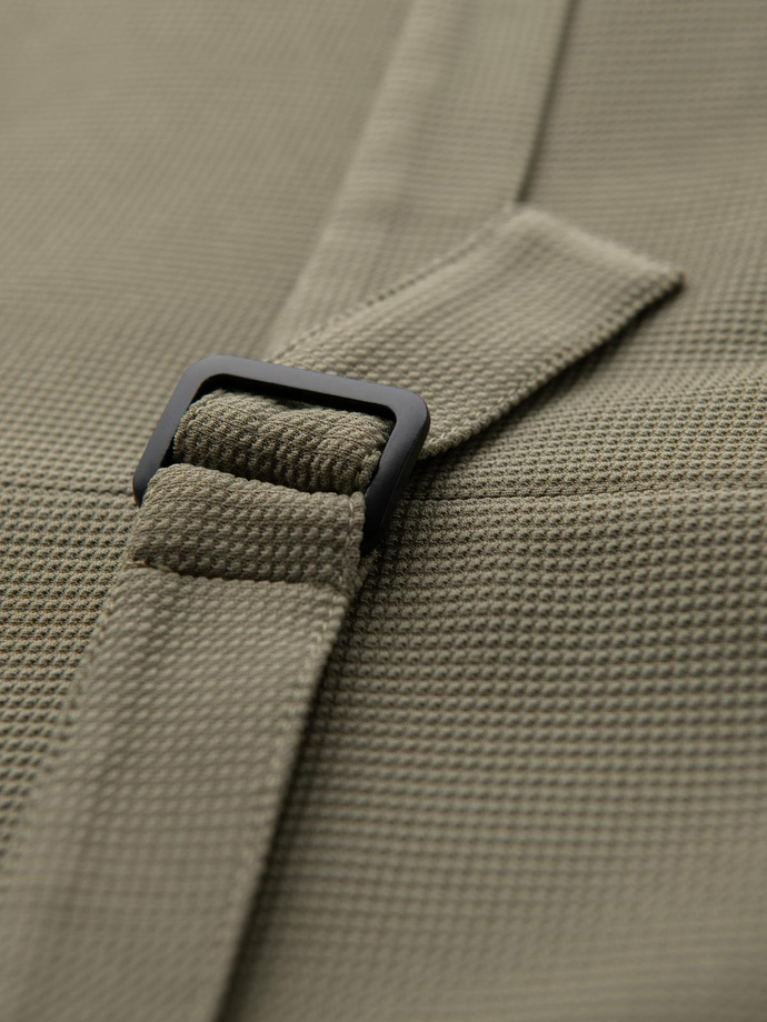 Dopasowana kamizelka męska ze strukturalnej dzianiny z klapami – oliwkowa V1 OM-BLZV-0144