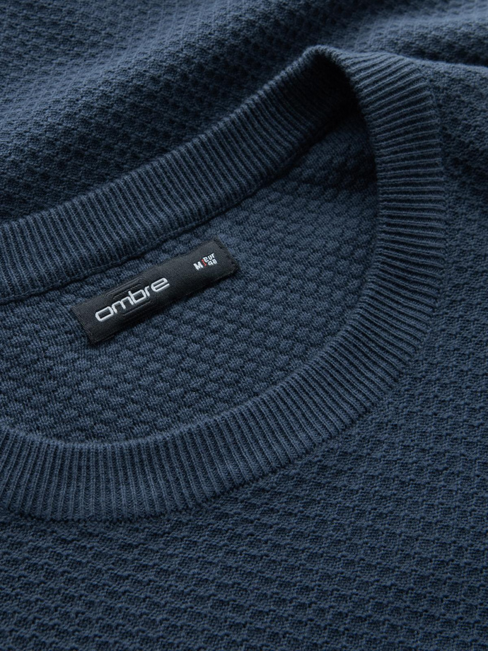 Męski sweter RELAXED FIT z dzianiny o diamentowym splocie – granatowy V2 OM-SWSW-0110