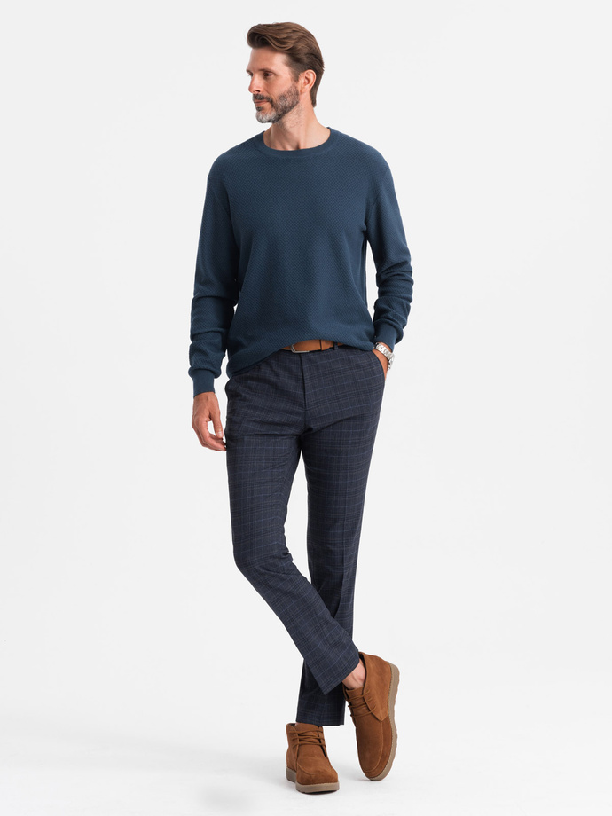 Męski sweter RELAXED FIT z dzianiny o diamentowym splocie – granatowy V2 OM-SWSW-0110