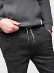 Spodnie męskie jeansowe joggery ze ściagaczem w pasie - czarne V4 OM-PADJ-0242