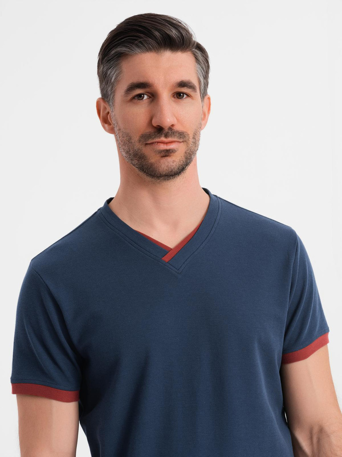 T-shirt męski z kontrastowymi wstawkami i dekoltem w serek – granatowy V1 OM-TSCT-0198