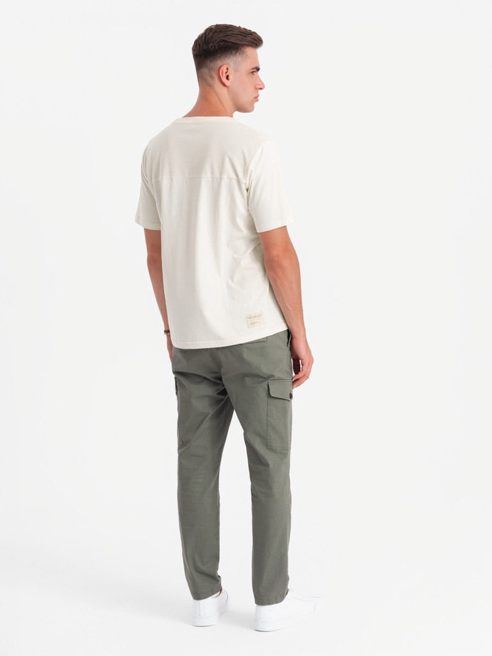 Męski t-shirt z kieszonką LOOSE FIT – biały V8 OM-TSCT-0171