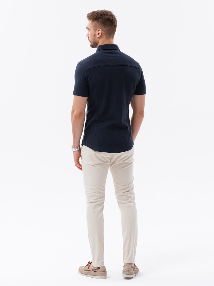 Męska dzianinowa koszula slim fit z krótkim rękawem i kołnierzykiem – granatowa V2 OM-SHSS-0100