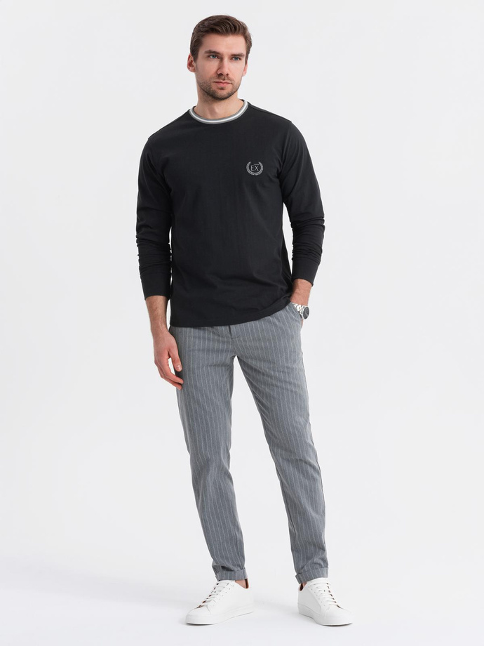 Bawełniany longsleeve męski z dekoltem U w paski i haftem – czarny V4 OM-LSCL-0128