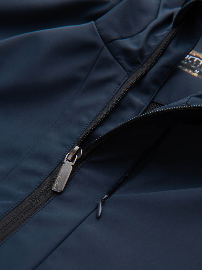 Lekka męska kurtka z kapturem i siateczkową podszewką – granatowa V1 OM-JANP-0149