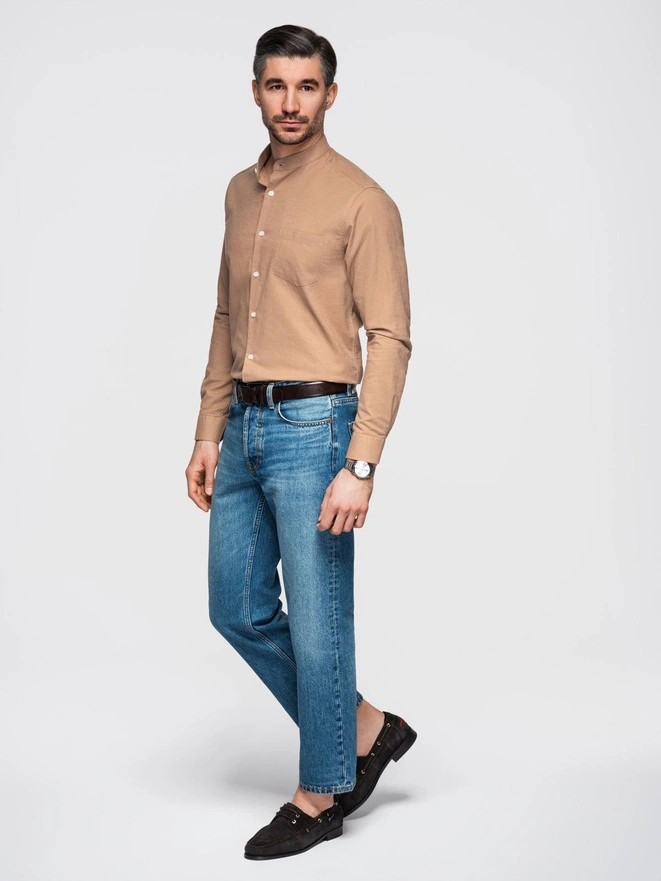 Lniana koszula męska ze stójką i kieszenią REGULAR FIT – jasnobrązowa V7 OM-SHCS-0161