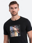 T-shirt męski bawełniany z nadrukiem kosmosu - czarny V1 S1755