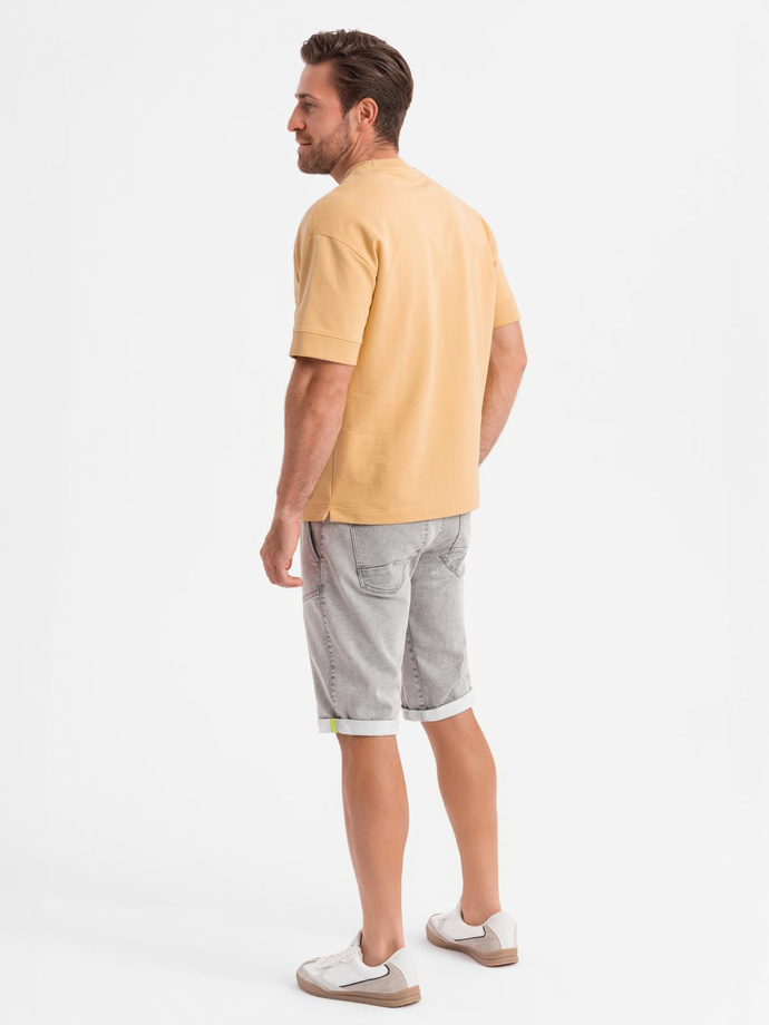 Jeansowe krótkie spodenki męskie z ozdobnymi przeszyciami - jasnoszare V1 OM-SRDS-0135