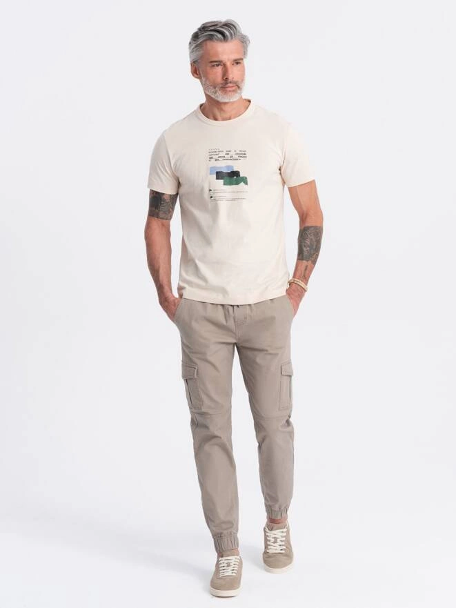 Męskie spodnie JOGGERY z zapinanymi kieszeniami cargo - beżowe V2 OM-PAJO-0123
