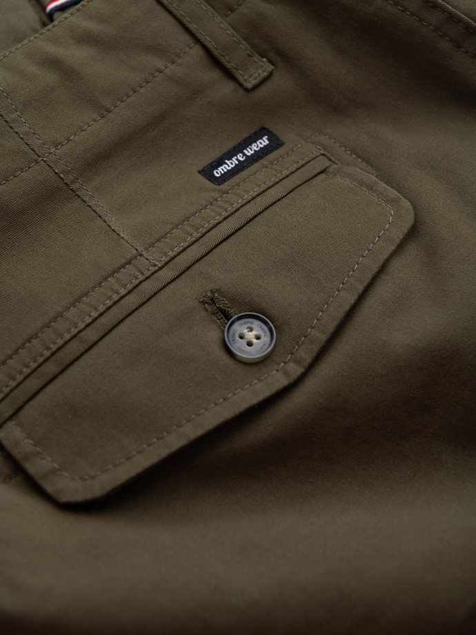 Jednokolorowe szorty męskie z kieszeniami cargo – ciemnooliwkowe V2 OM-SRCG-0133