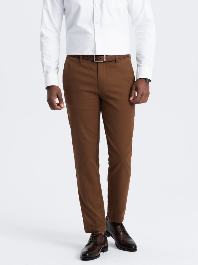 Spodnie męskie chino SLIM FIT z delikatną teksturą - karmelowe V3 OM-PACP-0190