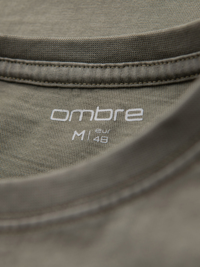 Bawełniana męska koszulka z nadrukiem w militarnym stylu – jasnooliwkowa V2 OM-TSWT-0202