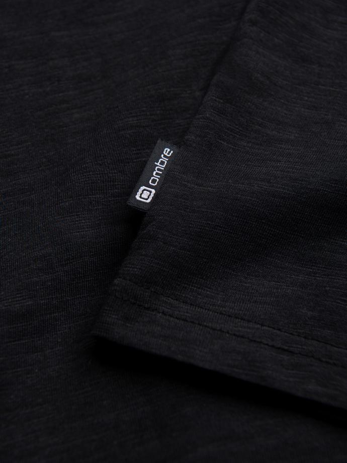 Men's knitted T-shirt with patch pocket - black V5 S1621