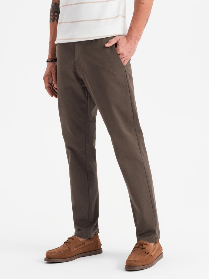 Men's REGULAR FIT chino pants with fine texture - brown V3 OM-PACP-0184