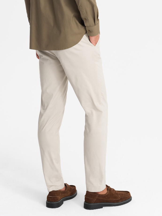 Jednolite spodnie chino męskie SLIM FIT – beżowe V2 OM-PACP-0183