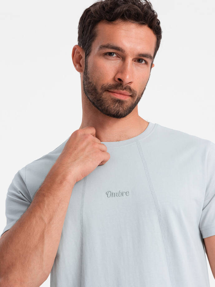 Bawełniana męska koszulka z delikatnym haftem – jasnoszara V4 OM-TSCT-0170