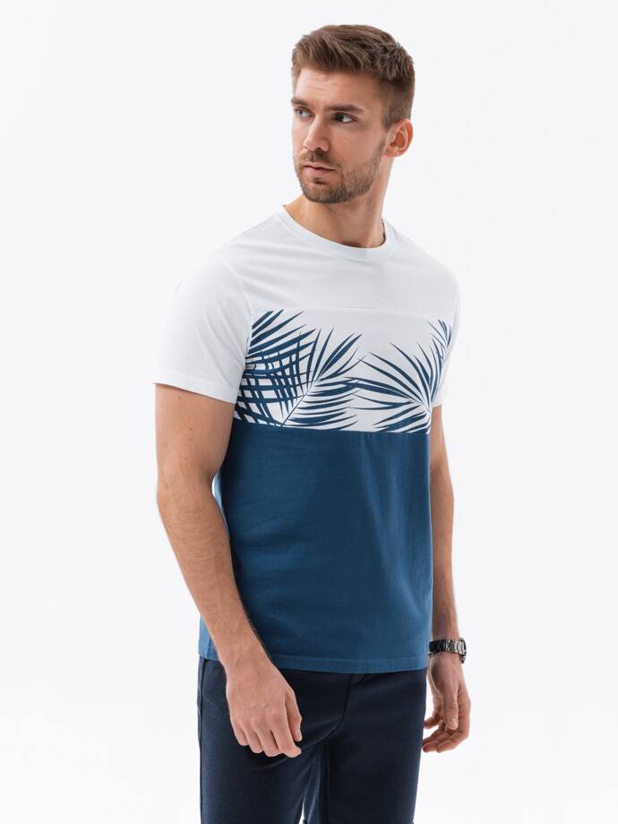 T-shirt meski dwukolorowy z nadrukiem w liście palmy - ciemnoniebieski V1 OM-TSPT-0177