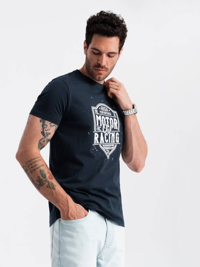 T-shirt męski z nadrukiem w stylu motocyklowym – granatowy V4 OM-TSPT-0125